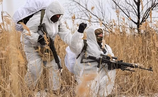 Tuy nhiên, dù hoạt động tác chiến tương đối thấp, họ vẫn có một số tiến triển được ghi nhận ở hướng Slavyansk-Kramatorsk. Tại chiến trường phía bắc, các con sông đều đóng băng, vì vậy quân Nga đang cố gắng vượt qua sông Vovchya và Donets trên mặt băng; đôi khi việc này cũng đem lại thành công.