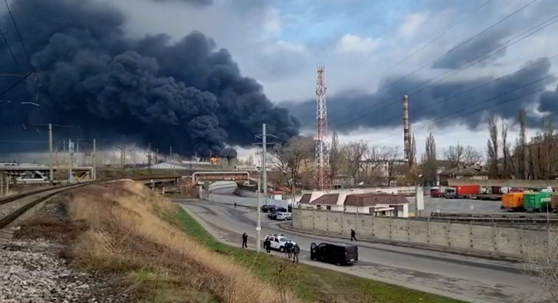 Câu hỏi đặt ra là tại sao RFAF lại liên tục tổ chức các cuộc tấn công quy mô lớn như vậy vào Odessa? Lý do là Odessa là điểm trung chuyển quan trọng cho các hệ thống điện và năng lượng của châu Âu đi vào Ukraine. Điều này đặc biệt quan trọng đối với Ukraine, nơi hệ thống điện đã bị tàn phá bởi các cuộc tấn công tên lửa của Nga.