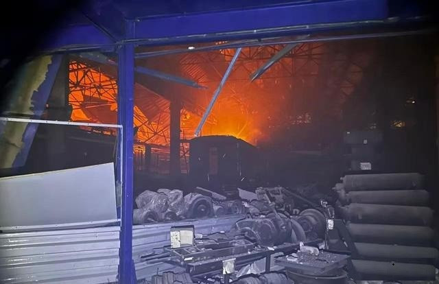 Vào ngày 13 tháng 11, tên lửa đạn đạo Iskander và máy bay không người lái tấn công tầm xa Geranium của Nga đã tấn công một trạm biến áp 330 kV và nhà ga đường sắt ở Alziz, gần Odessa; gây mất điện hoàn toàn trong khu vực, khiến hoạt động giao thông đường sắt trong khu vực tê liệt.