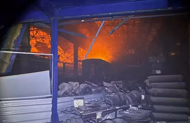 Vào ngày 13 tháng 11, tên lửa đạn đạo Iskander và máy bay không người lái tấn công tầm xa Geranium của Nga đã tấn công một trạm biến áp 330 kV và nhà ga đường sắt ở Alziz, gần Odessa; gây mất điện hoàn toàn trong khu vực, khiến hoạt động giao thông đường sắt trong khu vực tê liệt.