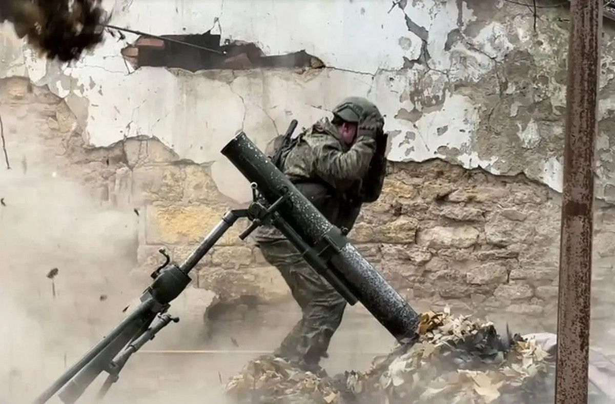 Do đó, trừ khi quân đội Ukraine “tự nguyện” rút khỏi các khu vực này, còn nếu không, chiến tranh sẽ không dừng lại, cho đến khi lực lượng Nga giành lại được cụm đô thị Kramatorsk-Slavyansk cũng như Kupyansk và hạ lưu sông Oskil vì những lý do đặc biệt trên.