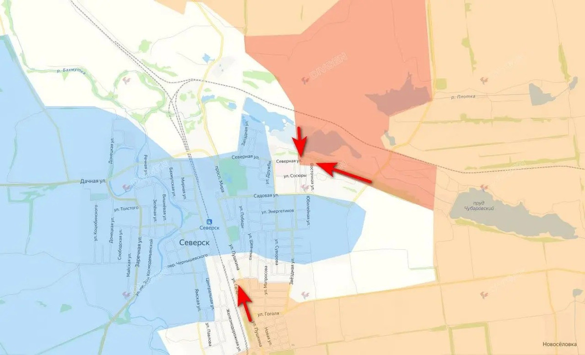 Trang Military Review đưa tin, Quân đội Nga (RFAF) đã tiến vào khu vực phía bắc thành phố Seversk (Siversk), chiếm giữ những tòa nhà đầu tiên và bắt đầu củng cố vị trí. Theo truyền thông Nga, quân phòng thủ Ukraine đang tìm cách đánh bật lực lượng tấn công của Nga khỏi các khu dân cư trong thành phố.