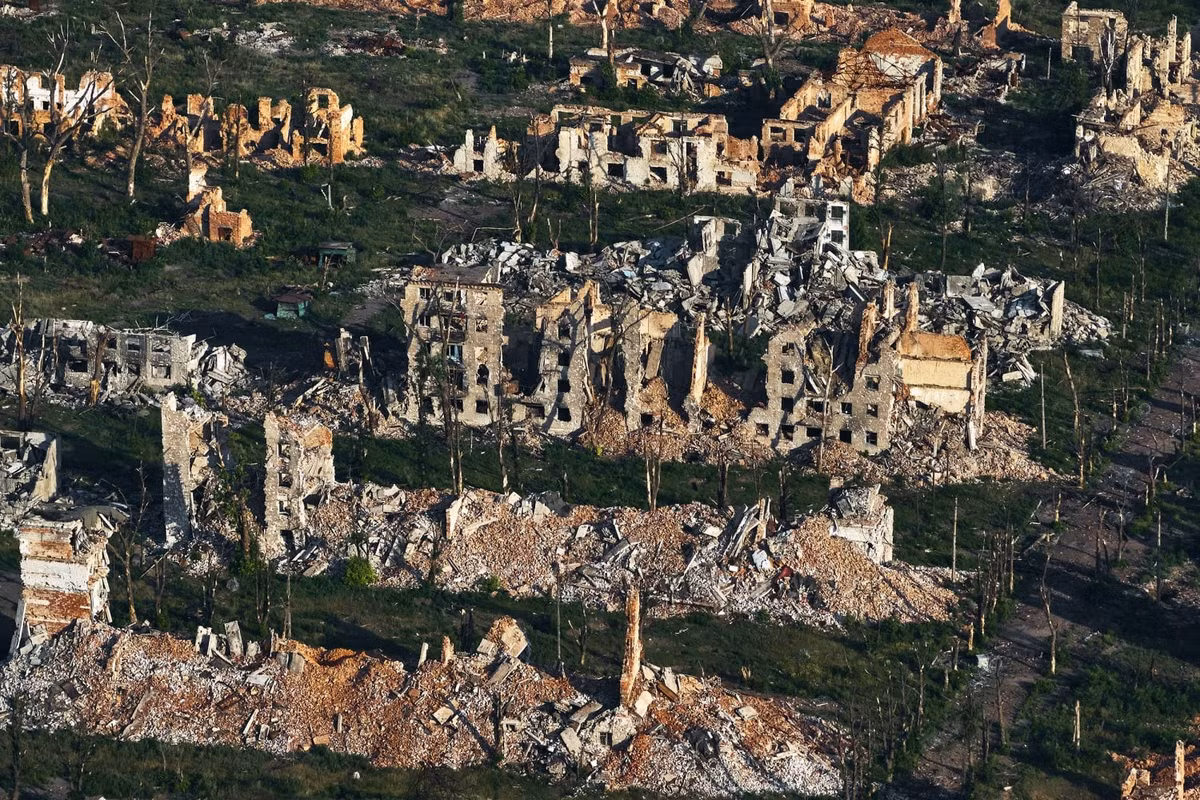  Cũng theo Bộ Quốc phòng Nga, trong giai đoạn cuối của chiến dịch Chasov Yar, khoảng 50 quân Ukraine đã bị bắt làm tù binh, và khoảng 65 thường dân, đã được RFAF giải cứu đưa ra khỏi thành phố an toàn. Đồng thời RFAF đã phá hủy hơn 30 khẩu pháo của AFU và hơn 70 kíp điều khiển UAV của AFU đã bị tiêu diệt.