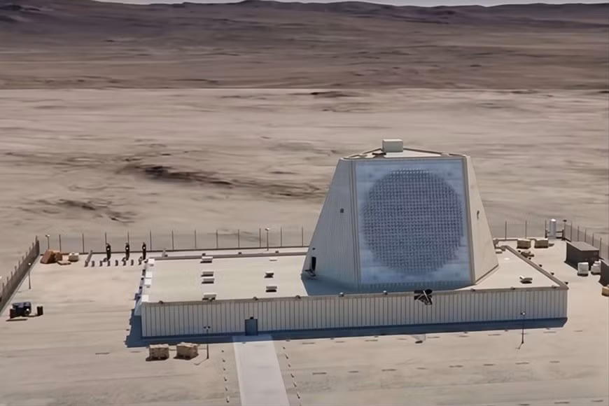 Có thể dễ dàng nhận thấy rằng, khả năng kỹ thuật của radar UEWR vượt trội đáng kể so với các yêu cầu phòng không và phòng thủ tên lửa của Qatar. Ví dụ, tầm phát hiện lên đến 5.000 km, giúp trạm này giám sát không chỉ toàn bộ lãnh thổ Iran, mà còn bao phủ khu vực phía nam nước Nga, tây bắc Trung Quốc và phía bắc Ấn Độ.