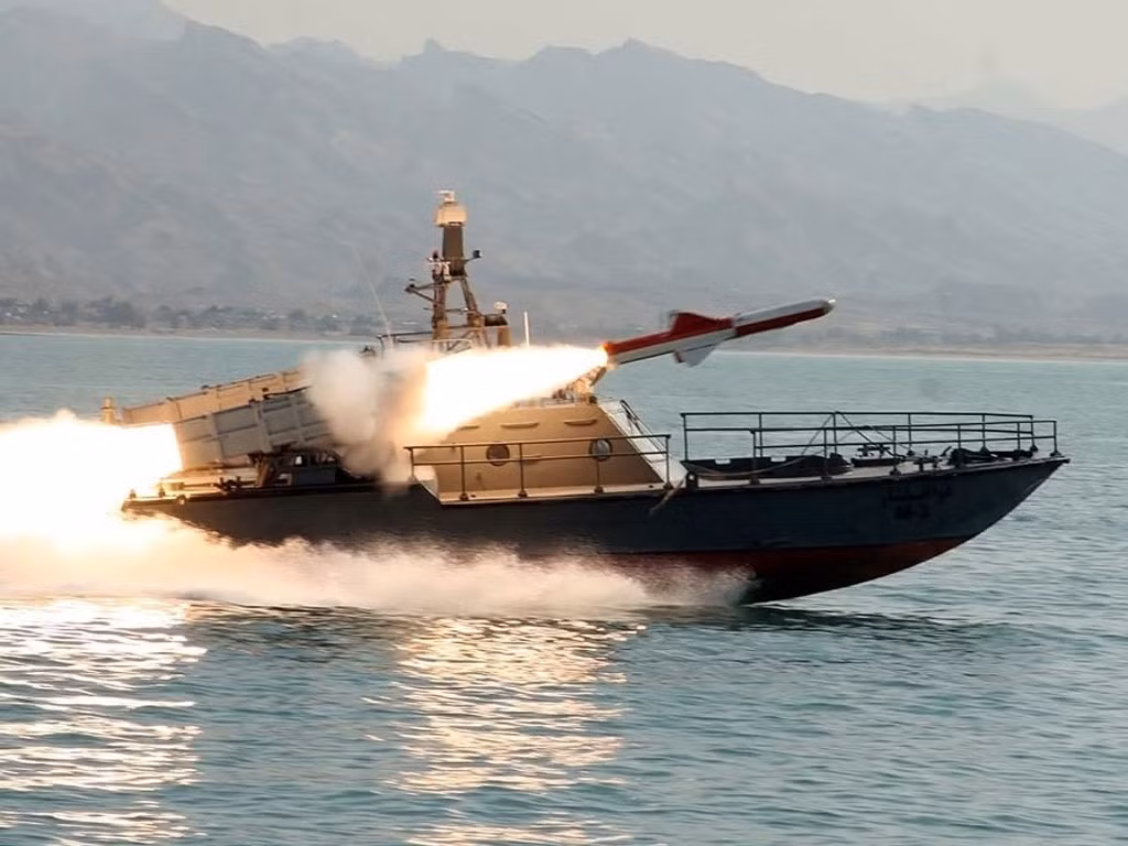 Jennifer Parker, cựu sĩ quan hải quân và hiện là nghiên cứu viên tại Học viện An ninh Quốc gia thuộc Đại học Quốc gia Australia, cho biết, "Bạn có rất ít thời gian kể từ khi phát hiện, để rồi phản ứng và đánh chặn tên lửa hoặc UAV đó; thời gian phản ứng, tùy thuộc vào tốc độ của nó, có thể chỉ là vài phút. Tuy nhiên, hệ thống phòng không của các tàu khu trục, không được thiết kế để chống lại tên lửa bắn ở cự ly gần”.