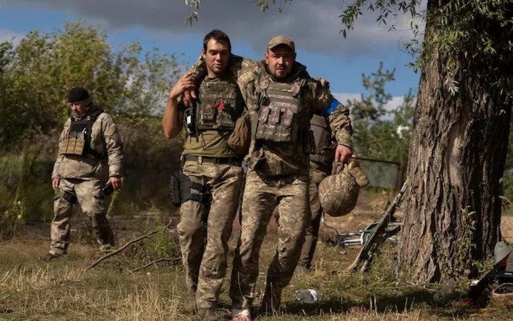 Theo blogger Mashovets đưa tin, mặc dù được tăng cường quân số thường xuyên, nhưng sức mạnh của các đơn vị tiền tuyến Ukraine gần đây đã giảm xuống còn 30-40% so với quân số được giao. Trong điều kiện như vậy, rõ ràng là rất khó để duy trì một tuyến phòng thủ liên tục.