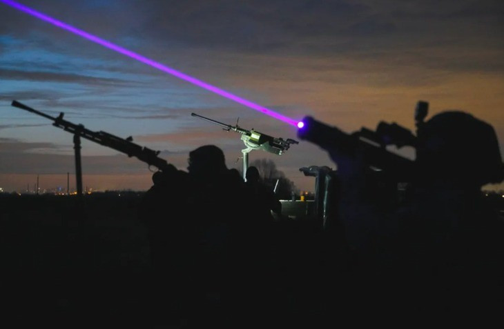 Những chiến thuật không kích của Nga, không chỉ làm tê liệt sản xuất của Ukraine, còn nhằm mục đích làm suy yếu niềm tin xã hội và khả năng vận hành của đất nước. Các cuộc không kích của Nga đã ảnh hưởng đến Poltava, Lutsk, Odessa, Zaporizhzhia và Beltzerkovi, phá hủy nhiều nhà máy điện, kho tàng và nhà máy….