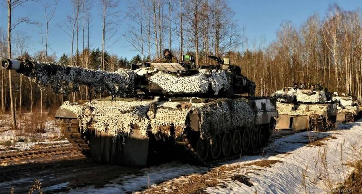 Đến đầu năm 2023, các nước phương Tây đã lần lượt chuyển giao cho Ukraine nhiều mẫu xe tăng, bao gồm Leopard 2A4/A6 của Đức, Strv-122 của Thụy Điển (một phiên bản Leopard 2A5 cải tiến riêng cho quân đội Thụy Điển), M1A1 của Mỹ, Challenger 2 của Anh, và xe tăng chiến đấu bánh hơi AMX-10RC của Pháp.