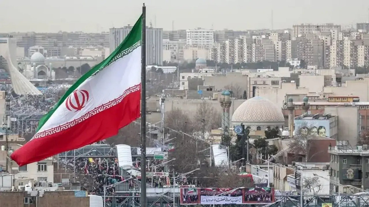 Dù sao đi nữa, các cuộc tấn công tên lửa của Iran vẫn tiếp diễn, và rõ ràng người Iran không có ý định đầu hàng dù chịu thiệt hại. Sự kháng cự vẫn tiếp diễn, và các cuộc tấn công của Iran gây ra tổn thất vô cùng lớn cho cả Mỹ và Israel, cũng như một số quốc gia ở Trung Đông.