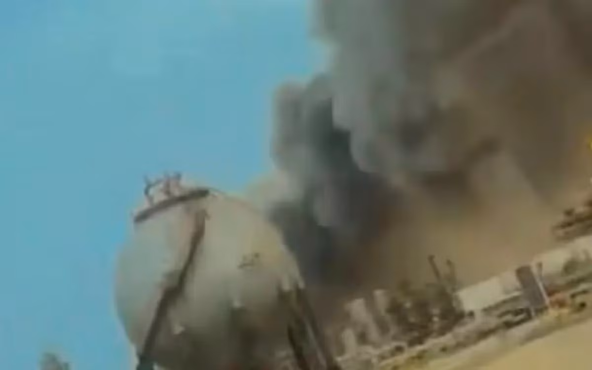 Kết quả của các cuộc tấn công bằng UAV của Iran, một trong những nhà máy lọc dầu lớn nhất thế giới, thuộc sở hữu của Saudi Aramco ở Ras Tanur (Ả Rập Xê Út), đã phải đóng cửa vào ngày 3/3.