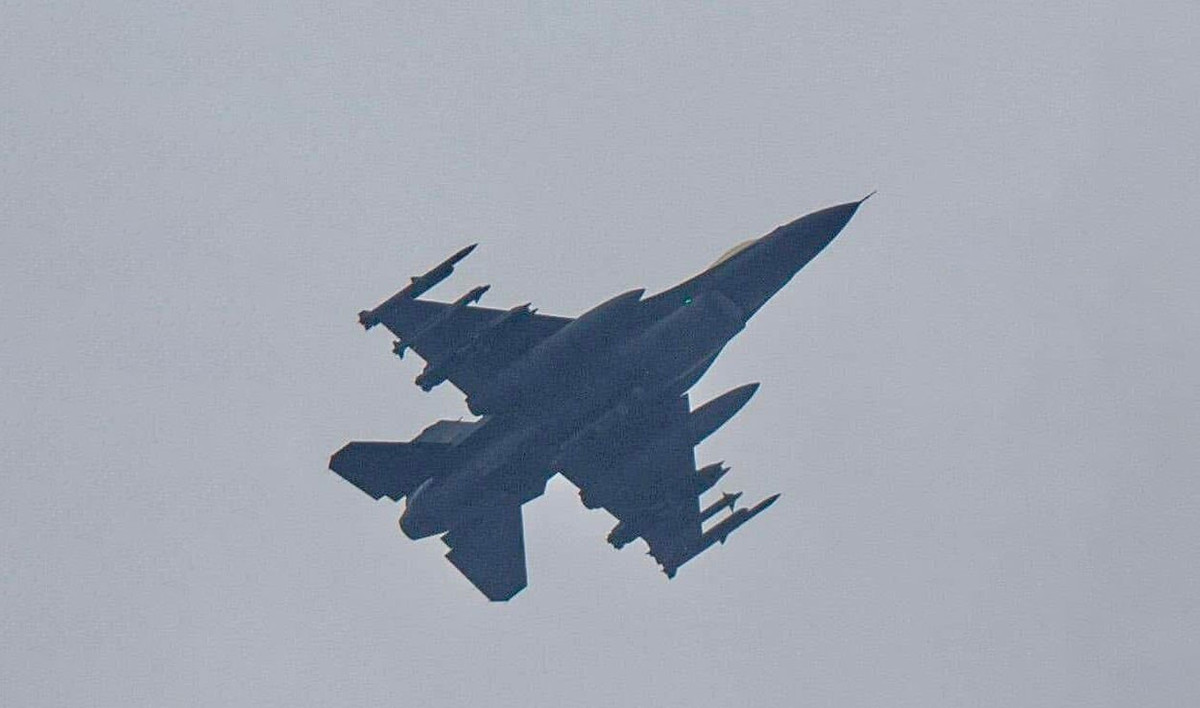 Mặc dù lý do chính xác cho việc chiếc F-16 bị rơi vẫn chưa rõ ràng, nhưng rất có thể là phi công Ustimenko, đã sử dụng hỏa lực pháo hàng không trên F-16 bắn hạ UAV Geran-2. Việc bắn hạ một mục tiêu bay chậm như UAV bằng pháo hàng không, là nguy hiểm cho chính phi công, do các mảnh vỡ của UAV; chuyên gia Wojciech Kozel nhấn mạnh.