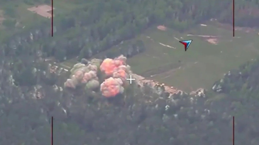 Một cuộc tấn công trước đó vào một trung tâm huấn luyện của AFU, khiến Tư lệnh lục quân AFU, tướng Mykhailo Drapatiy, đã nộp đơn từ chức. Tuy nhiên Tổng thống Ukraine Zelensky, thay vì chấp nhận đơn từ chức, đã bổ nhiệm tướng Drapatiy làm chỉ huy Lực lượng chung.