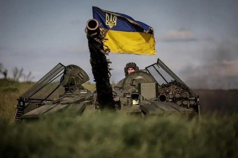 Trong bối cảnh này, các trung tâm tuyển quân của Ukraine lo ngại khi không có thể tăng thêm quân dự bị, như vậy AFU có thể không thể giữ được toàn bộ tiền tuyến. Để tăng cường khả năng huy động, giải pháp tốt nhất là hạ độ tuổi nhập ngũ từ 25 xuống 18 tuổi; đồng thời luật hóa việc huy động phụ nữ vào phục vụ trong AFU theo chế độ nghĩa vụ quân sự.