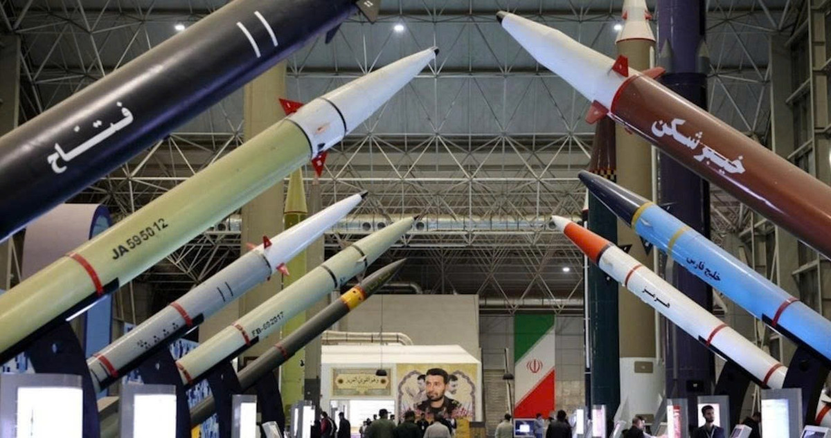 Con át chủ bài đầu tiên là Iran sở hữu một hệ thống công nghiệp quốc phòng độc lập. Chìa khóa để sở hữu nhiều tên lửa hơn, không phải là kho dự trữ, mà là năng lực sản xuất. Theo các đánh giá trước đây của các cơ quan tình báo Mỹ, trước chiến tranh, Iran sở hữu hơn 3.000 tên lửa đạn đạo.