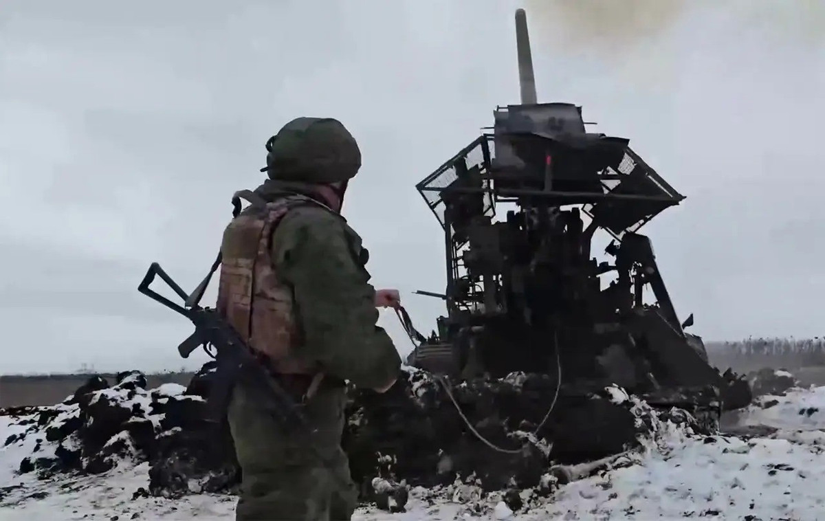 Ngôi làng Novoboikivske nhỏ bé, tưởng chừng không quan trọng này, lại có giá trị chiến thuật then chốt. Nó nằm ở một khu vực có lợi thế chiến lược, cách đều hai cứ điểm phòng thủ quan trọng của Ukraine trong khu vực, đó là Mahdalynivka và Novoyakovlivka, khi cả hai đều chỉ cách đó khoảng hai ki-lô-mét. Điều này giống như một mũi giáo nhọn, đâm vào hệ thống phòng thủ của Ukraine, trực tiếp phá vỡ sự bố trí phòng thủ hiện có.