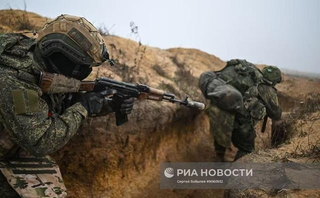 Cụm quân phía Bắc của Nga đã chiến đấu suốt 569 ngày tại thành phố nhỏ bé, đơn vị ví là địa ngục trần gian này. Quân phòng thủ Ukraine đã chiến đấu cực kỳ anh dũng và gần như không bao giờ đầu hàng.