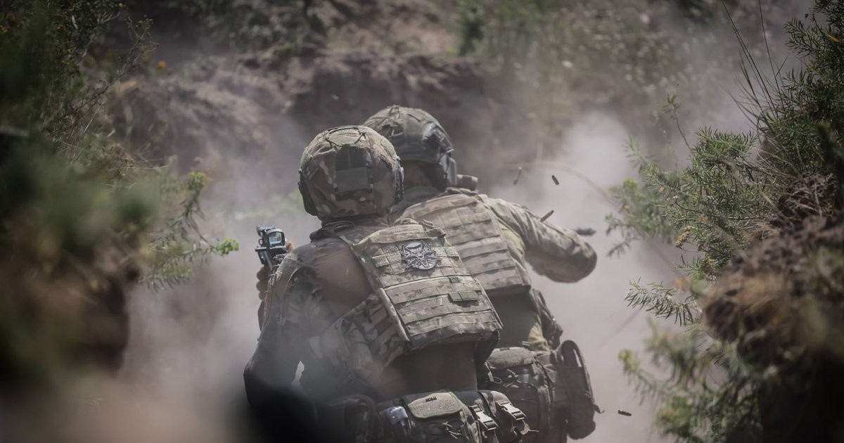 Theo một blogger quân sự nổi tiếng của Nga, cho biết quân đội Nga đã tiến vào Konstantinovka từ phía Predtechin và củng cố vị trí của họ ở ngoại ô, sử dụng khu vực nhà nghỉ mùa hè trong khu định cư Metallurg làm đầu cầu và thậm chí là căn cứ hậu cần.