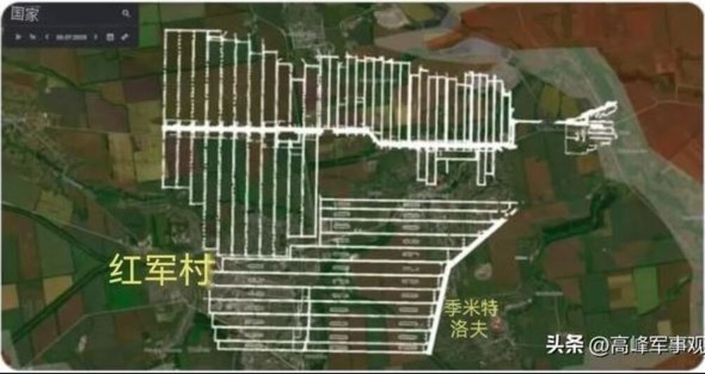 Một phóng viên truyền thông châu Âu cho biết: "Pokrovsk nằm giữa một loạt các mỏ than lớn trải dài trên tiền tuyến. Chúng tôi có thể nhìn thấy các tháp canh và ống thông gió của chúng, nhưng không thể nhìn thấy các đường hầm bên dưới. Không có bản đồ, nhưng chúng là mạng lưới đường hầm ngầm lớn nhất châu Âu".