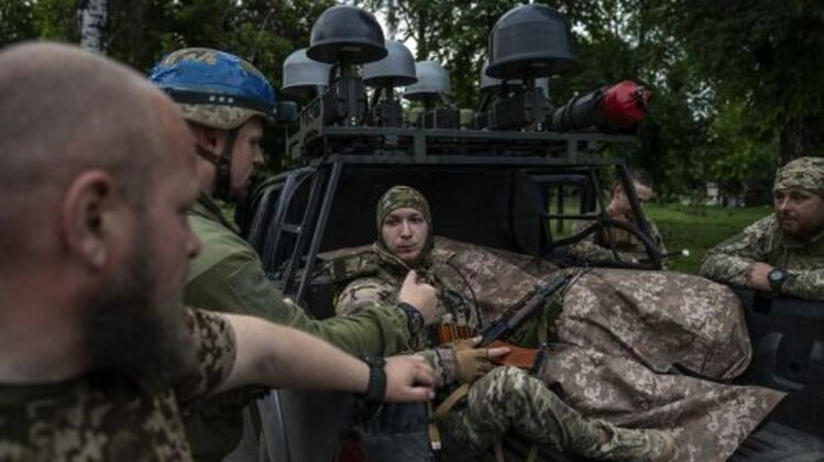 Bộ Tổng tham mưu, tướng Syrsky đã điều tướng Drapatiy, Tư lệnh lực lượng Lục quân, chỉ huy cụm quân Pokrovsk, nhưng đã không có cách nào ngăn chặn hoặc đánh bại Cụm quân Trung tâm RFAF. AFU chỉ có thể trụ vững ở Pokrovsk hơn một năm qua, sau khi đã huy động toàn bộ sức mạnh của họ vào đây.