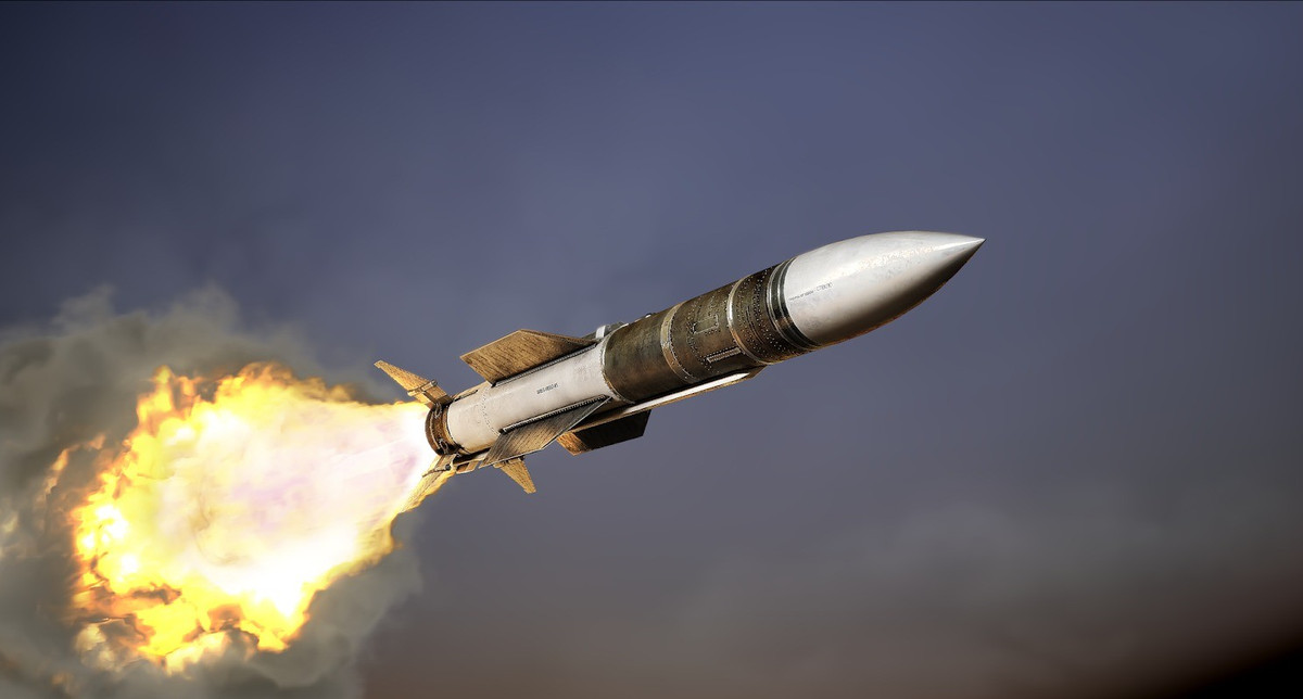 Đặc biệt cải tiến về động cơ chế kép thế hệ mới, cũng là một cải tiến đáng kể của tên lửa R-77M, nó cung cấp lực đẩy liên tục trong suốt hành trình bay của tên lửa, giúp cải thiện khả năng cơ động ở độ cao lớn, tăng tầm bắn và cải thiện hiệu quả chiến đấu với những mục tiêu có khả năng cơ động tốt.