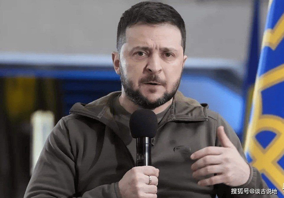 Tổng thống Volodymyr Zelensky đã vui mừng ôm chặt lấy giám đốc cơ quan an ninh, gọi đó là "chiến thắng lịch sử" trong nỗ lực tăng thêm các con bài mặc cả trong các cuộc đàm phán. Tuy nhiên, Nga chỉ thừa nhận một phần tổn thất và một cơn bão trả đũa đã ngay lập tức bắt đầu.