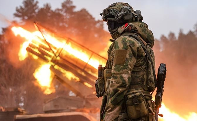 Kênh Rybar cho biết, Quân đội Nga (RFAF) đã hạ gục thêm một mục tiêu lớn nữa và hiện đang tập trung tấn công vào các đơn vị chiến đấu tinh nhuệ của Quân đội Ukraine (AFU). Tại khu vực Kharkov, cụ thể là tại làng Bugayovka, quân Nga đã phát động một cuộc tấn công lớn nhằm vào Tiểu đoàn Tác chiến Bão táp, thuộc Lữ đoàn bộ binh cơ giới 57 AFU (sau đây gọi là Lữ đoàn 57).