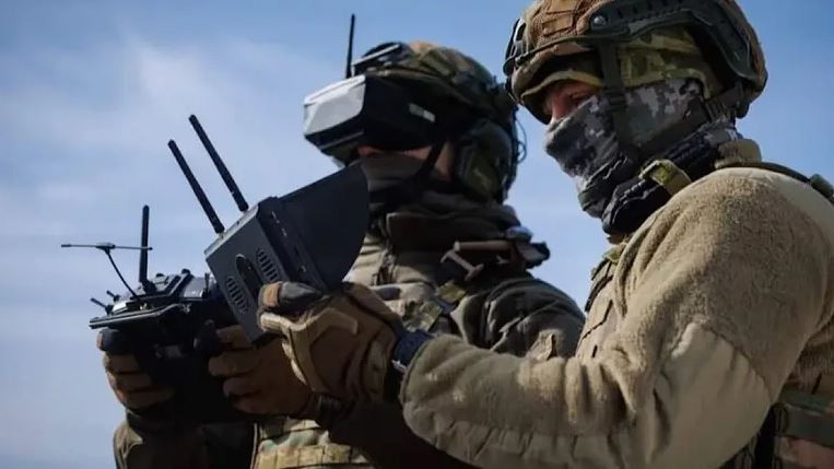 So sánh về kết quả tấn công bằng UAV FPV, hiệu quả chiến đấu của Lữ đoàn 59 không tốt bằng "Magyar Bird" (Lữ đoàn UAV 414). Về mặt tác chiến trên bộ, hiệu quả không tốt bằng Lữ đoàn Nhảy dù 25, Trung đoàn tấn công 425 và các đơn vị khác.