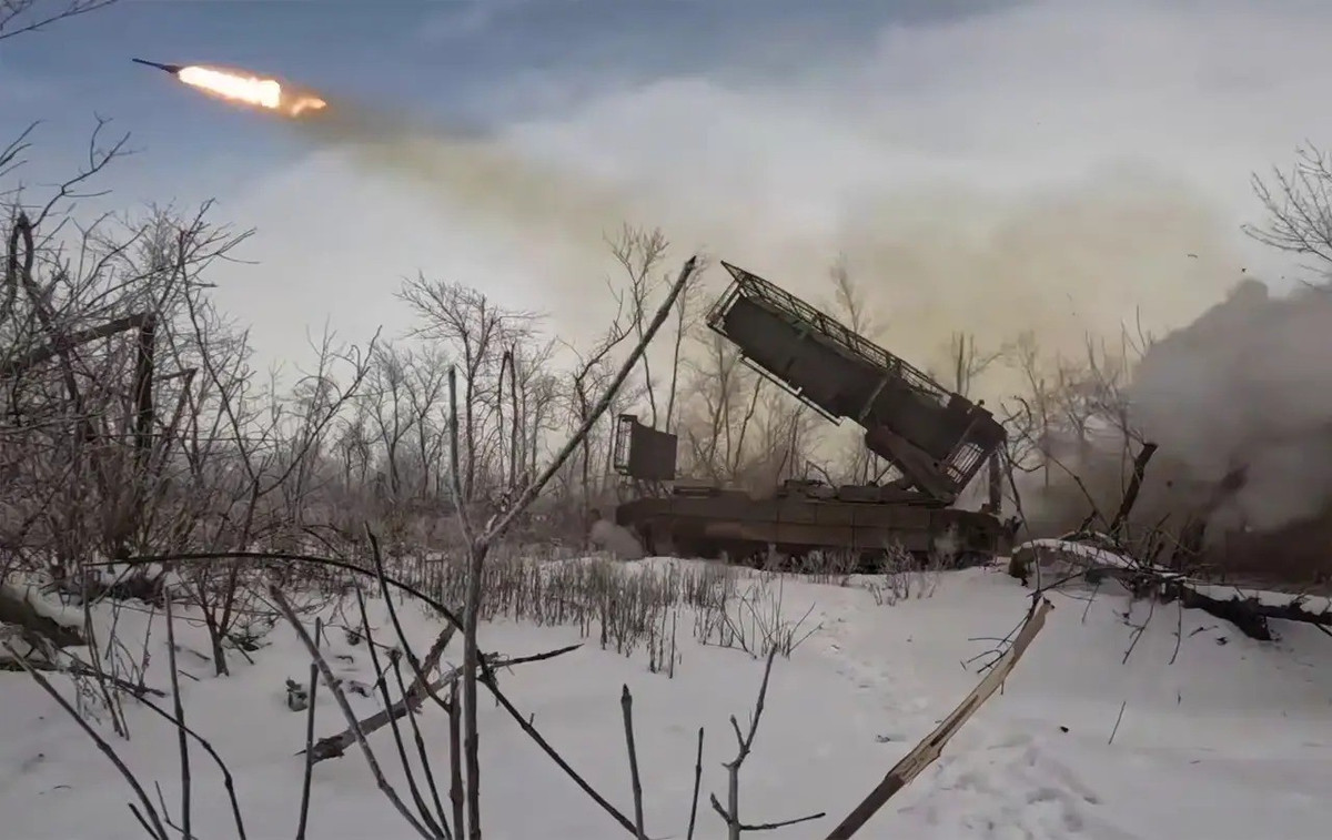 Một blogger quân sự người Nga tuyên bố rằng, RFAF cũng đã đạt được tiến quân về phía đông Novodmitivka (phía bắc Konstantinovka) và phía bắc Sofyivka (phía tây nam Druzhkivka). Từ ngày 3 đến ngày 4/2, quân Nga đã phát động các cuộc tấn công ở Konstantinovka và vùng lân cận.