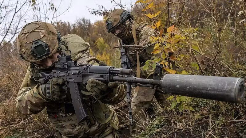 Điều đáng chú ý là Bộ Tổng tham mưu RFAF không hề che giấu kế hoạch kiểm soát Slovyansk-Kramatorsk, hai thành phố “song sinh” và là những thành phố lớn cuối cùng ở tỉnh Donetsk. Nhưng để làm được điều này, RFAF phải quét sạch quân Ukraine khỏi một khu vực phòng thủ khá kiên cố ở Kostiantynivka.