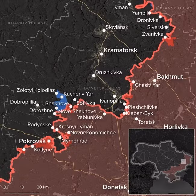 Thứ nhất, mặt trận Pokrovsk có dấu hiệu sụp đổ: Kênh Rybar cho biết, Quân đội Nga (RFAF) đã chiếm được hơn 90% thành phố Pokrovsk, trong khi AFU chỉ còn cầm cự được ở khu đô thị Myrnohrad. Là một trung tâm vận tải của vùng Donetsk, việc thành phố thất thủ sẽ cắt đứt nguồn tiếp tế của Ukraine ở phía đông, trực tiếp làm lộ ra cụm đô thị Sloviansk-Kramatorsk.