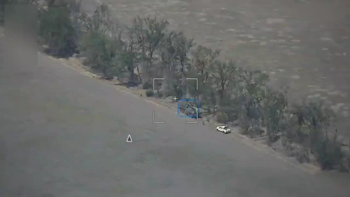 Tuy nhiên trên thực tế đã có nhiều video của Nga đã đưa tin về việc tiêu diệt các đơn vị pháo binh của Ukraine ở vùng Kharkov vào tháng 3. Vào thời điểm đó, quân của Cụm quân phía Bắc RFAF đã phá hủy các khẩu pháo của Ukraine giấu trong rừng bằng UAV tự sát lảng vảng Lancet và các khẩu pháo bị vũ khí này đánh trúng đều bị phá hủy.