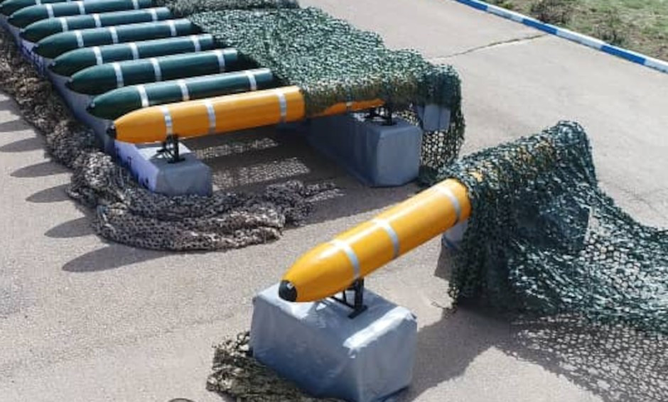 Người Iran không phải là người phát minh ra tàu không người lái tự sát, mà đi đầu trong lĩnh vực này chính là Ukraine, với chiến thuật “bất đối xứng” trên biển, tàu không người lái của Ukraine đã đánh bại hạm đội Biển Đen của Hải quân Nga. Và người Iran đã nhanh chóng tiếp thu những kinh nghiệm và đưa vào biên chế chiến đấu.