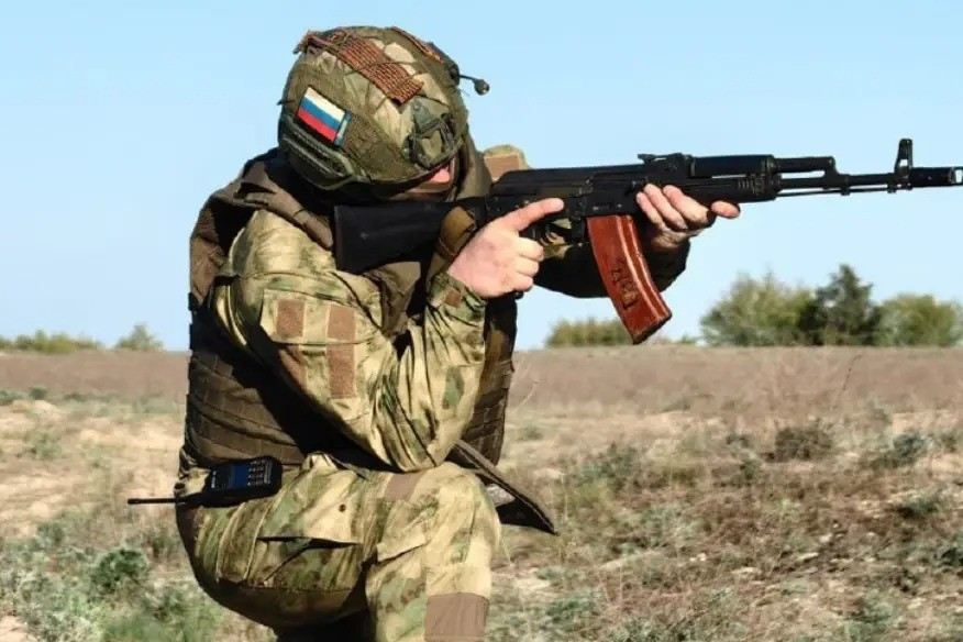 Bản tin ISW viết: "Đoạn phim, được công bố ngày 18/8 và được định vị địa lý vào ngày 20/8, cho thấy các đơn vị sử dụng UAV của Cụm quân phương Nam RFAF, đang phối hợp các cuộc tấn công bằng UAV tự sát lảng vảng Lancet, vào các vị trí của Ukraine ở phía đông nam Konstantinovka.