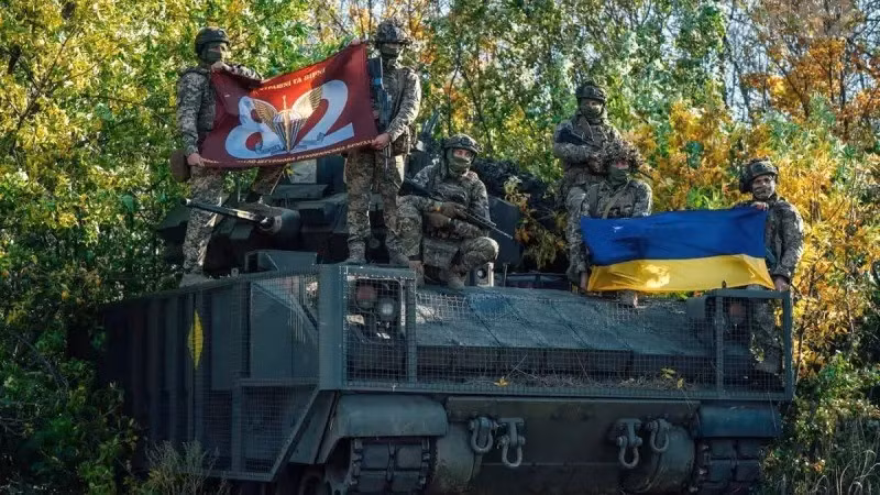 Ngoài ra, các chỉ huy AFU cũng đã giải thích lý do tại sao họ thiệt hại nhiều vũ khí trang bị hơn gấp rưỡi so với RFAF. Theo các nhà phân tích, điều này là do sự vượt trội vượt trội của các đơn vị sử dụng, cũng như số lượng UAV của Nga trên chiến trường trong thời gian qua.