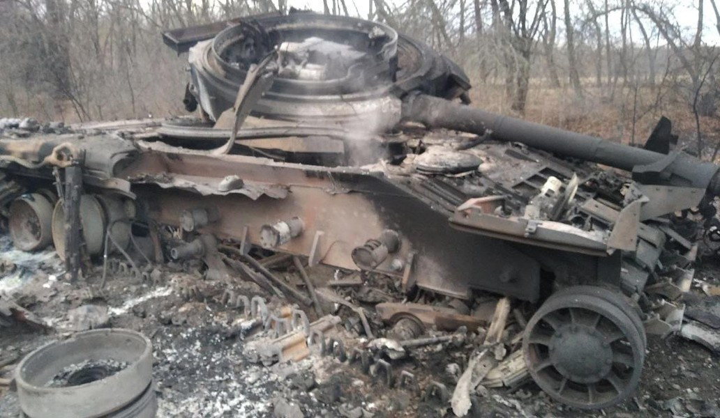 Chỉ cần bên phòng thủ có thể xây dựng những trận địa phòng ngự kiên cố, liên hoàn, bố trí nhiều hàng rào thép gai và răng rồng; đào chiến hào sâu, rải mìn dày đặc và triển khai số lượng lớn UAV FPV… là có hệ thống phòng thủ tổng thể.