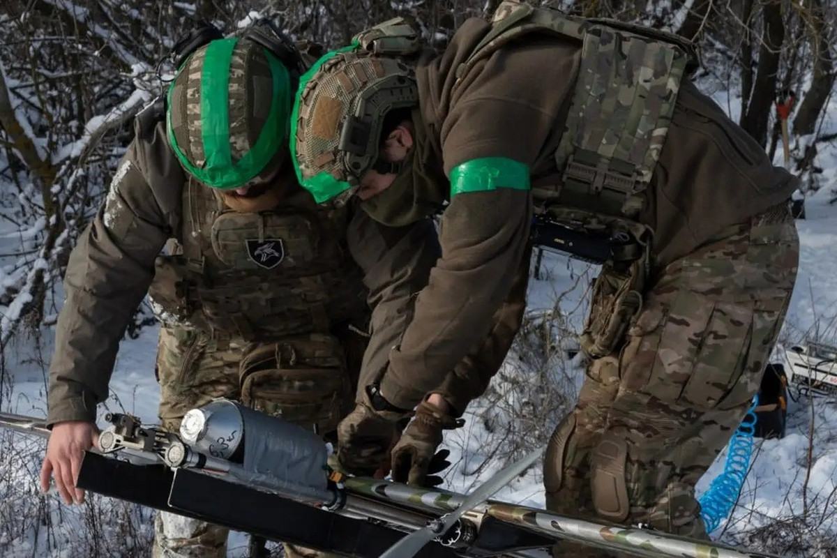 Từ đó, các nhóm xung kích phát triển xa hơn về phía bắc, đến được mỏ Zaporozhskaya cũ từ phía nam, nơi mà lực lượng trinh sát - đặc nhiệm Nga trước đó đã xâm nhập từ Rodinske. Những bước tiến này khiến các đơn vị AFU, còn lại ở phía tây nam Rodinske phải rút lui để tránh bị bao vây.