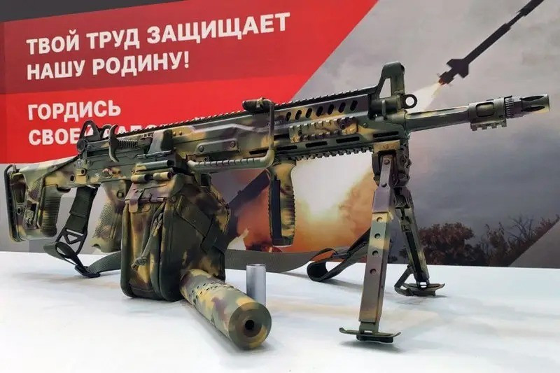 Không chỉ có lô súng trường tiến công AK-12K carbine, lô súng máy hạng nhẹ RPL-20 đầu tiên sơn màu multicam cũng được trang bị loạt cho các đơn vị chiến đấu của RFAF ở chiến trường Ukraine. Tuy nhiên số lượng giao hàng không được tiết lộ; nhưng được thực hiện theo hợp đồng nhà nước năm 2025.