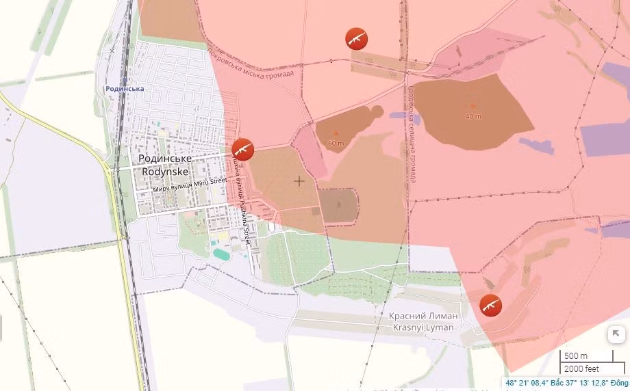 Theo bản đồ chiến sự Liveuamap của Lầu Năm góc, tại Rodinske, đường chiến tuyến chạy dọc theo đường Lermontov. Còn theo kênh Rybar đưa tin, quân Nga còn tiến xa hơn. Tuy nhiên, việc tập trung lực lượng quá nhiều vào một khu vực hẹp, khiến AFU phải trả giá đắt.