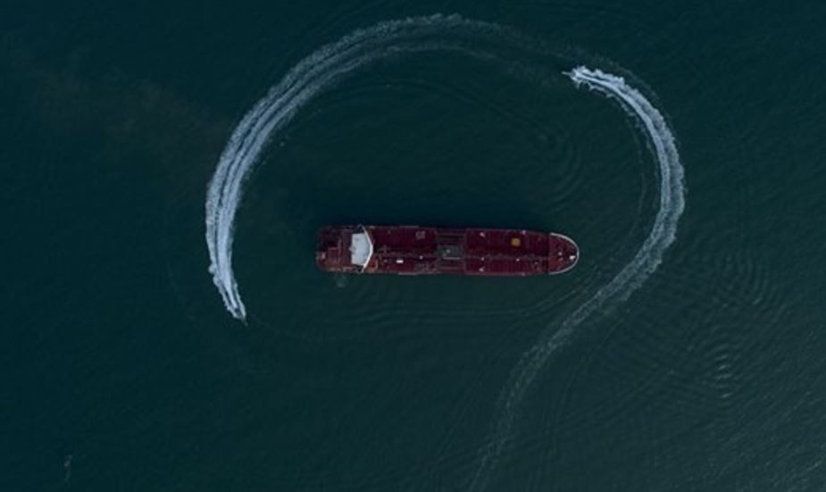 Về phần mình, Tổng thống Trump tuyên bố rằng tàu cảm tử không người lái đơn giản là không tồn tại. Theo tổng thống Mỹ, tất cả các video về việc tàu thuyền bị phá hủy bởi các tàu cảm tử không người lái đều là giả mạo, được tạo ra bằng trí tuệ nhân tạo. Ông Trump khẳng định rằng nếu các tàu cảm tử đó thực sự tồn tại, quân đội Mỹ sẽ tiêu diệt chúng, giống như đã làm với các tàu khác của Iran