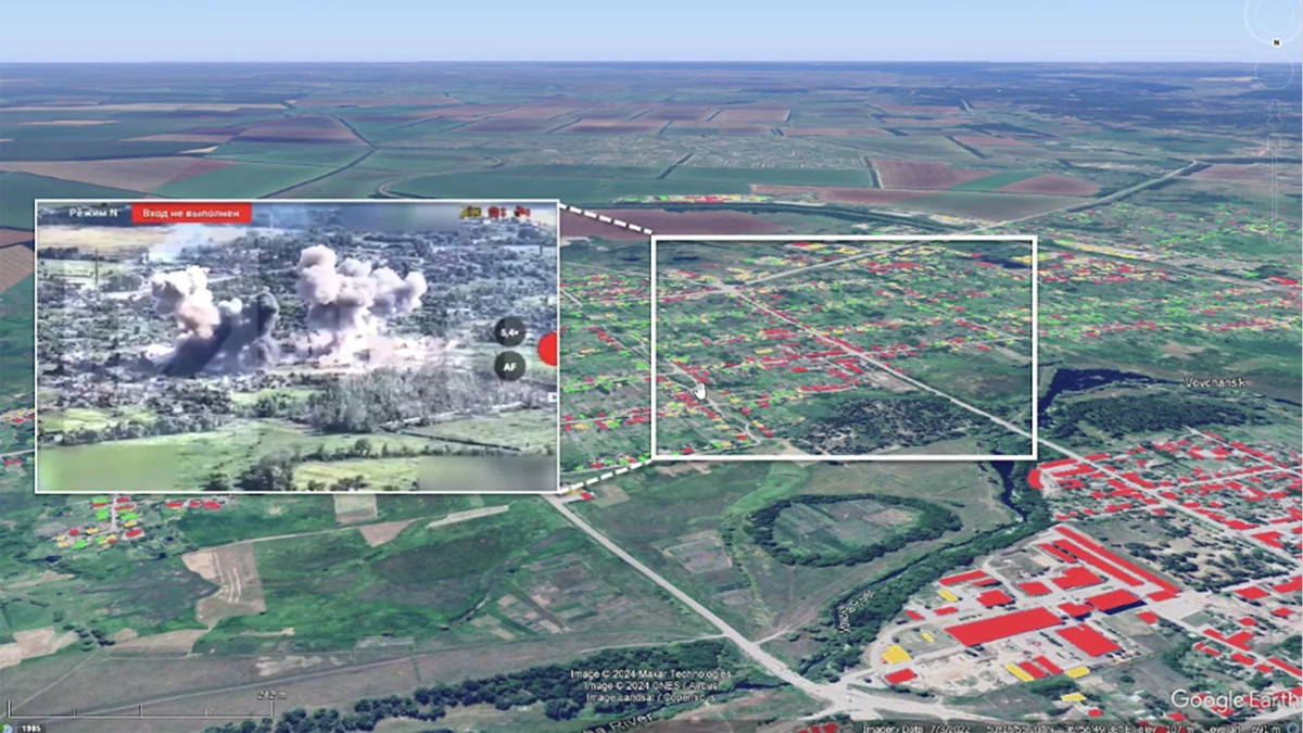 Bên ngoài thành phố Vovchansk, RFAF tránh tấn công vào các các công sự trận địa phòng ngự đã được bố trí sẵn, thay vào đó cố tình để lại một tuyến đường rút lui về phía tây nam. Khi tàn quân Ukraine bắt đầu rút lui, pháo phản lực phóng loạt BM-21 Grad bất ngờ khai hỏa, trong khi các đơn vị tác chiến điện tử đồng loạt cắt đứt liên lạc của quân Ukraine.