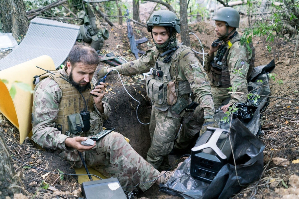 Kênh Suriyakmaps cho biết thêm, trong 2 ngày qua, RFAF đã hoàn toàn chiếm được phía bắc của Huliaipole, vượt sông Gaichur theo trục mới và kiểm soát các chiến hào ở rìa tây bắc của thành phố.