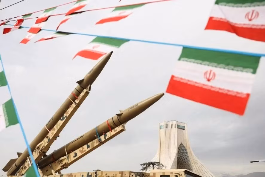 Xét cho cùng, Đại giáo chủ Khamenei đã bị nhắm mục tiêu và tiêu diệt ngay trong ngày đầu tiên của cuộc chiến, và nhiều thành viên cấp cao của IRGC và Bộ Quốc phòng Iran cũng thiệt mạng cùng ông ta.