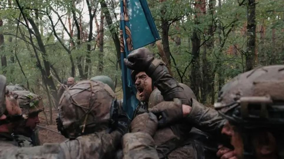 Vấn đề thiếu hụt hậu cần của AFU tại khu định cư Dorozhnje đã bắt đầu từ lâu. Ngay cả trước khi mất Dorozhnoye, con đường tiếp tế đáng tin cậy duy nhất đã bị quân Nga cắt đứt, buộc quân Ukraine phải di chuyển qua rừng và cánh đồng trống trải dưới làn hỏa lực dữ dội của RFAF.