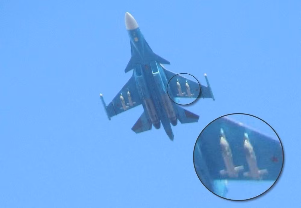 Kể từ khi chiến tranh Nga-Ukraine nổ ra, Su-34 đã thực hiện rất nhiều nhiệm vụ không kích và trở thành một trong những mối đe dọa lớn nhất đối với tuyến phòng thủ của quân đội Ukraine. Theo thông tin của truyền thông Nga, tính đến tháng 10/2025, RFAF đã nhận được 200 máy bay ném bom Su-34.