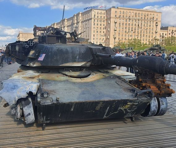 Military Watch ước tính AFU thiệt hại 27 xe tăng M1A1 Abrams (Nga đưa ra con số thấp hơn là 26 chiếc); mặc dù vẫn chưa rõ có bao nhiêu chiếc Abrams bị phá hủy hoàn toàn và số Abrams mà Nga thu giữ, cũng như tình trạng của một số chiếc như thế nào? Nhưng vẫn có khả năng là Nga hiện có nhiều xe tăng Abrams đang hoạt động, hơn AFU.