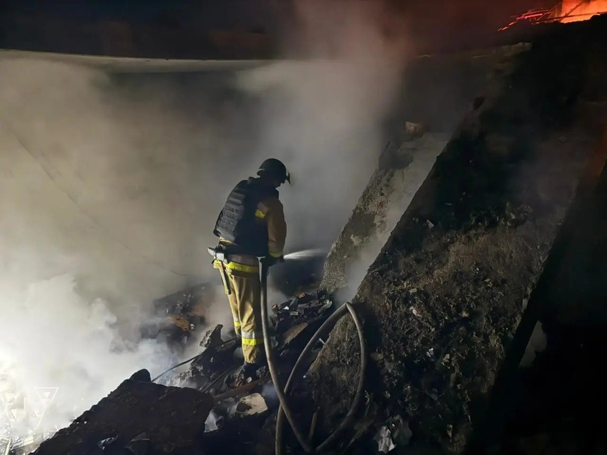 Tờ Weekly Mirror của Ukraine đưa tin vụ nổ trên một đoàn tàu đã làm phá hủy cơ sở hạ tầng đường sắt. Các nhân chứng cho biết họ nhìn thấy một tia lửa mạnh và 20 đến 30 vụ nổ tiếp theo, thường là do nổ đạn hoặc nhiên liệu. Một số đoàn tàu đi qua ga Boyarka đã phải chuyển hướng.