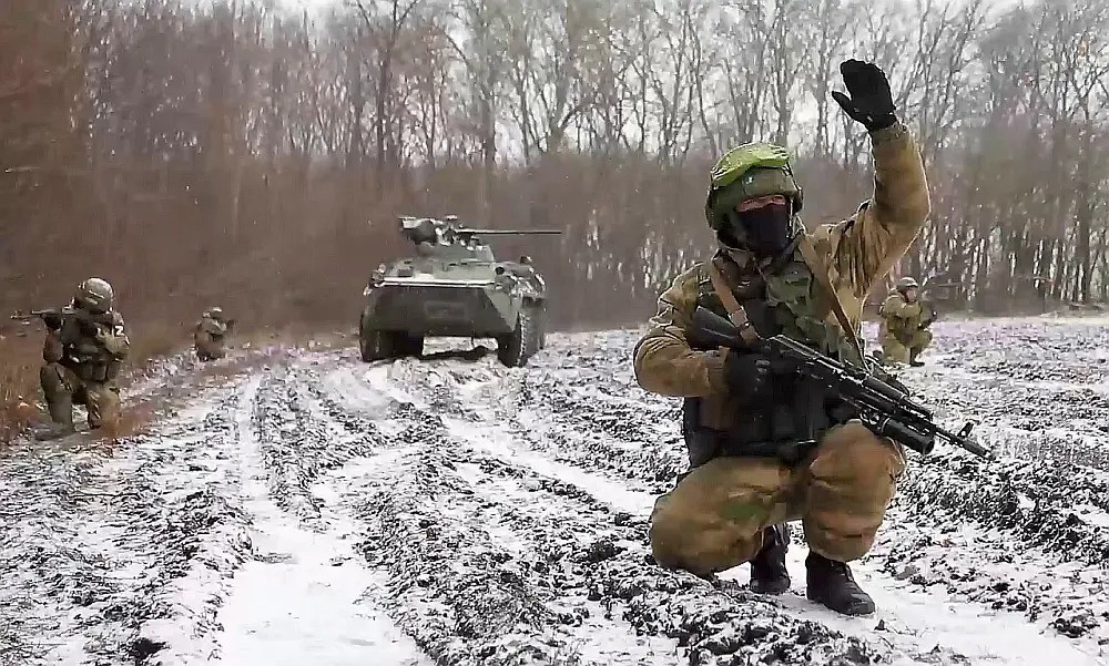 Sau khi chiếm được khu đô thị Pokrovsk, Cụm quân Trung tâm RFAF đã đẩy lùi thành công nhiều đợt phản công từ AFU. Sau khi chiếm được Chasov Yar, các trận chiến cuối cùng tại Myrnohrad và Kupyansk chính thức bắt đầu.