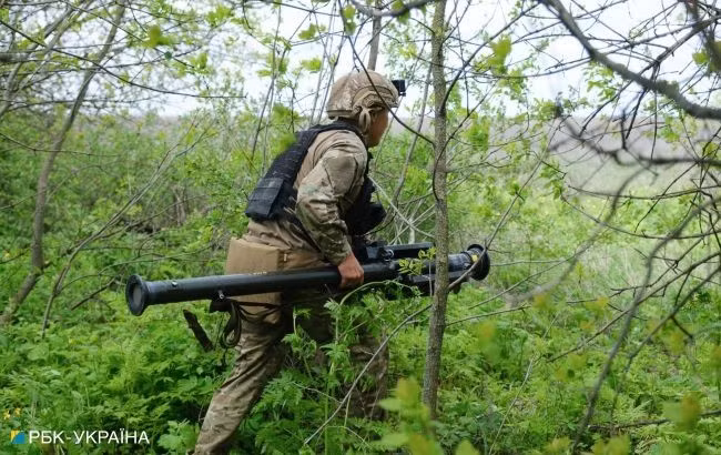 Còn blogger quân sự Muchnoy của Ukraine đã bác bỏ phát ngôn của Borodin. Trong một bản ghi nhớ tác chiến được công bố ngày 26/9, ông viết: "Mối đe dọa về một cuộc tấn công nghiêm trọng vào mặt trận Lyman đang bắt đầu gia tăng. Đừng nghĩ rằng tôi đang cố gắng dọa nạt hay làm các bạn hoang mang. Mọi khoảnh khắc quan trọng đều phải được phân tích dựa trên thực tế của mặt trận. Trước hết, tôi muốn lưu ý rằng làng Zarichne về cơ bản đã bị quân Nga chiếm giữ, còn AFU chỉ còn giữ một phần nhỏ”.