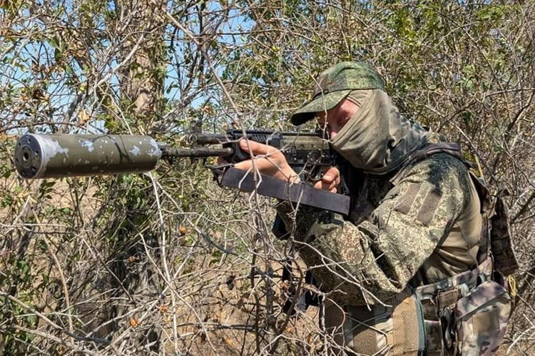 Viện Nghiên cứu Chiến tranh Mỹ (ISW) đã trích dẫn lời Alexander Borodin, phát ngôn viên của Quân đoàn Azov số 3, cho rằng "quân Nga đang tiến công chủ yếu bằng các nhóm nhỏ, gồm những binh lính chưa được huấn luyện". Còn chuyên gia quân sự Ukraine Konstantin Mashovets cho rằng, nên đưa Quân đoàn Azov tới khu vực này để phòng thủ.