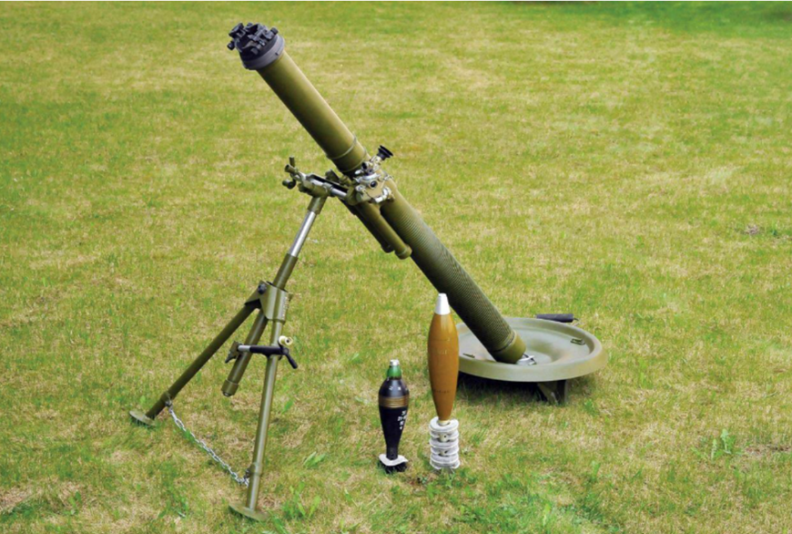 Súng cối 82mm của Nga nặng hơn 70 kg, chưa kể đạn. Một khẩu đội ít nhất là ba người, mới có thể sử dụng được khẩu súng cối này (biên chế chính của khẩu đội súng cối 82 mm của RFAF, gồm khẩu đội trưởng và 4 pháo thủ).